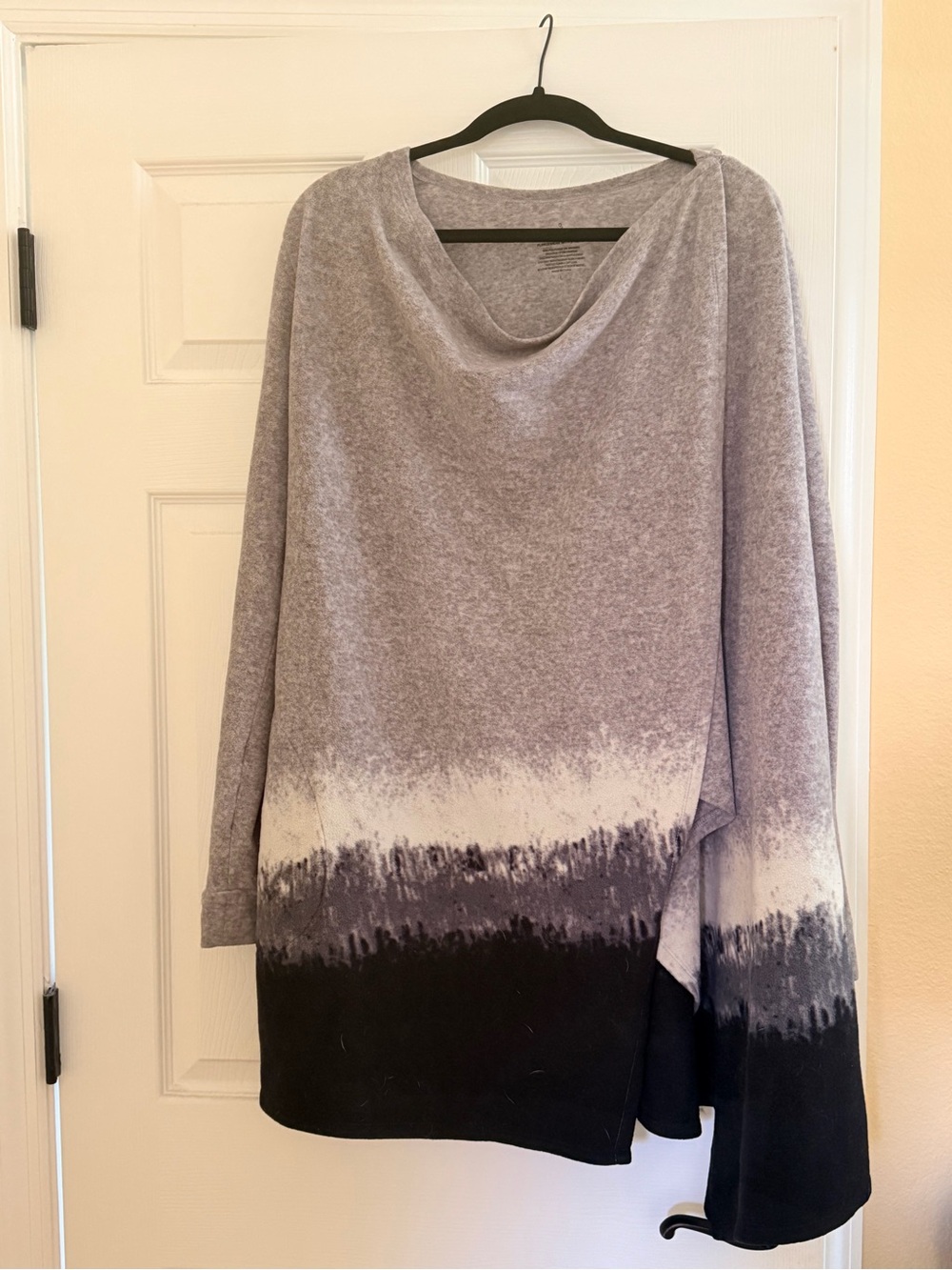 Cuddl Duds Fleecewear Crewneck Pullover in Gray and Black